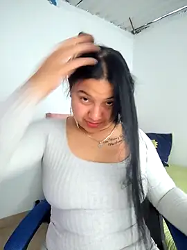 Snapshot of emily-rousee- chatting on 22, 4, 2026 emily-rousee- online show from 22, 4, 2026