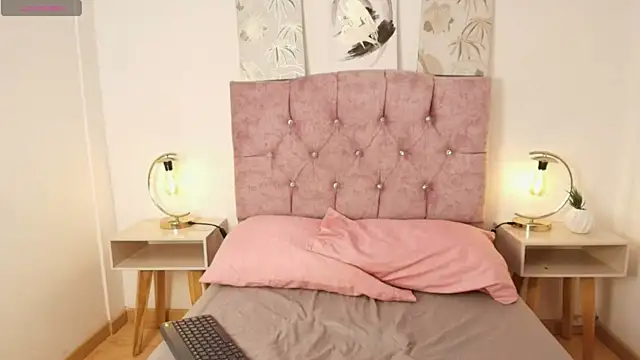 Ruby Rouge  online show from 12, 4, 2026