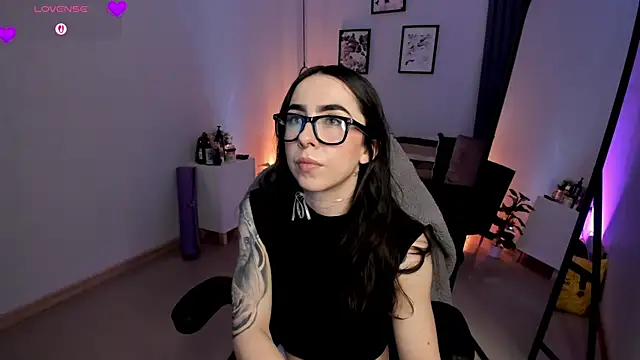 Luna tagliaferri online show from 28, 3, 2026