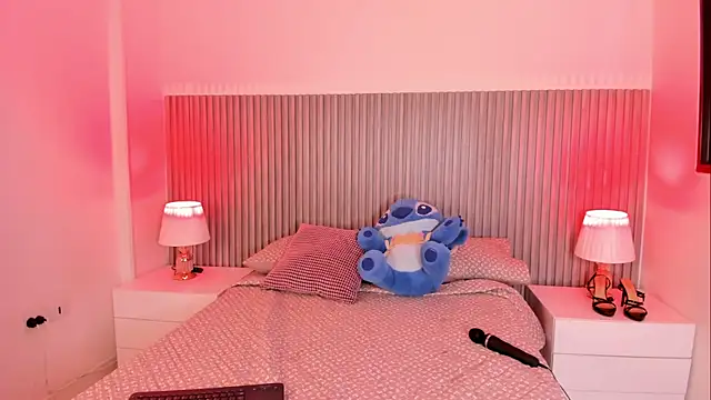 Snapshot of ArianaHilton_ chatting on 17, 4, 2026 ArianaHilton online show from 17, 4, 2026