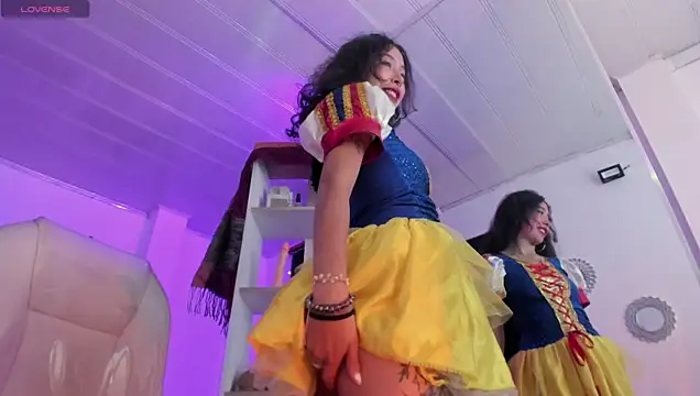 Snapshot of Miniadelf chatting on 19, 4, 2026 Miniadelf online show from 19, 4, 2026