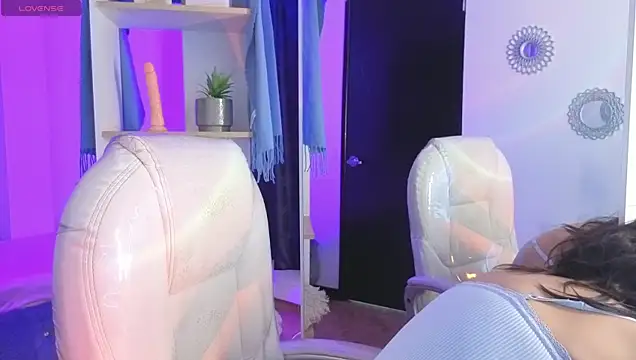 Snapshot of Miniadelf chatting on 23, 4, 2026 Miniadelf online show from 23, 4, 2026