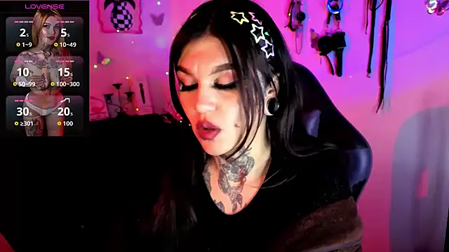 Snapshot of Zoeee_001 chatting on 8, 3, 2026 Zoeee 001 online show from 8, 3, 2026