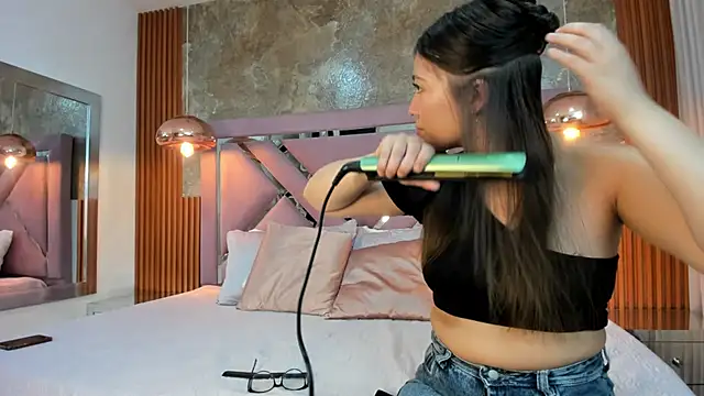 ChloeandAdam online show from 29, 3, 2026