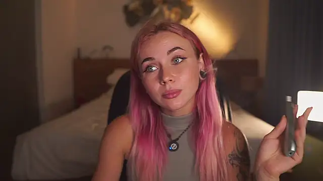 Snapshot of Sarah_Pink chatting on 4, 4, 2026 Sarah Pink online show from 4, 4, 2026