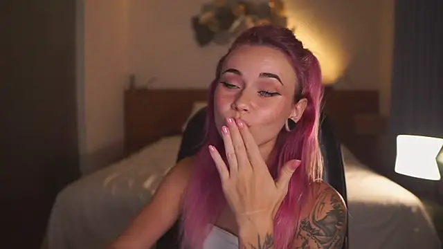 Snapshot of Sarah_Pink chatting on 9, 4, 2026 Sarah Pink online show from 9, 4, 2026