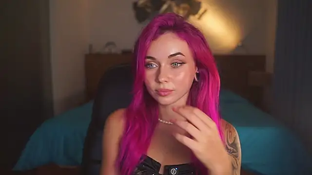 Snapshot of Sarah_Pink chatting on 12, 4, 2026 Sarah Pink online show from 12, 4, 2026