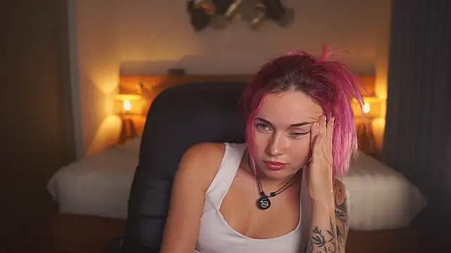 Sarah Pink online show from 11, 7, 2026