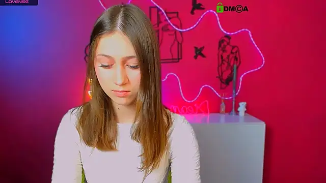 arianaa cat online show from 17, 4, 2026