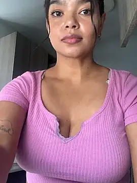 Snapshot of moonhelen chatting on 27, 5, 2026 moonhelen online show from 27, 5, 2026