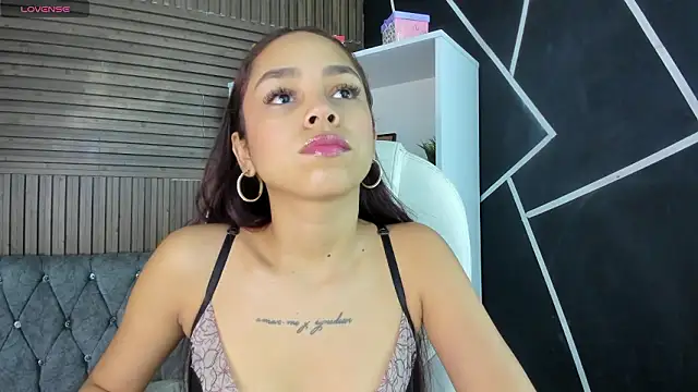 Snapshot of CarolineFyre chatting on 3, 2, 2026 CarolineFyre online show from 3, 2, 2026