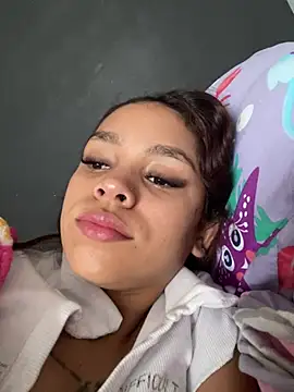 Snapshot of CarolineFyre chatting on 17, 4, 2026 CarolineFyre online show from 17, 4, 2026