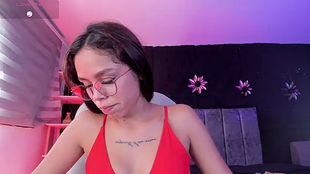 Snapshot of CarolineFyre chatting on 18, 4, 2026 CarolineFyre online show from 18, 4, 2026
