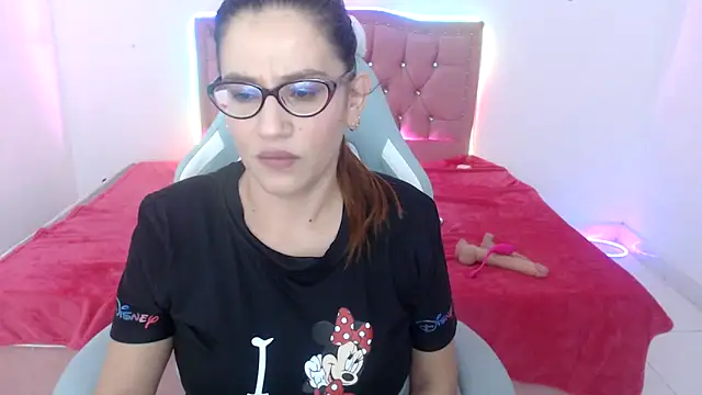 snowhot-69 online show from 15, 4, 2026