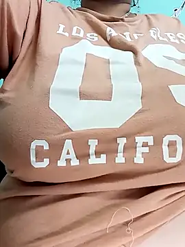 Snapshot of BustySexy_Nataly chatting on 6, 3, 2026 BustySexy Nataly online show from 6, 3, 2026