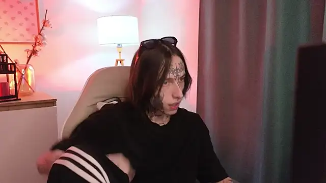 Snapshot of swagamee chatting on 18, 4, 2026 swagamee online show from 18, 4, 2026