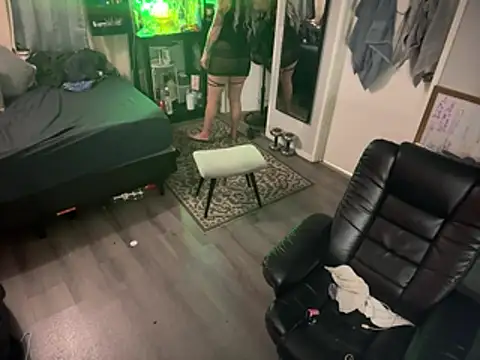 Alicethickpeach online show from 25, 6, 2026
