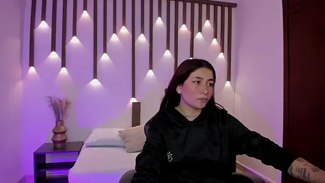 Snapshot of charlottee27_ chatting on 16, 4, 2026 charlottee27 online show from 16, 4, 2026