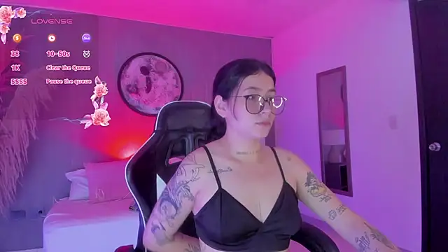 Snapshot of charlottee27_ chatting on 25, 6, 2026 charlottee27 online show from 25, 6, 2026