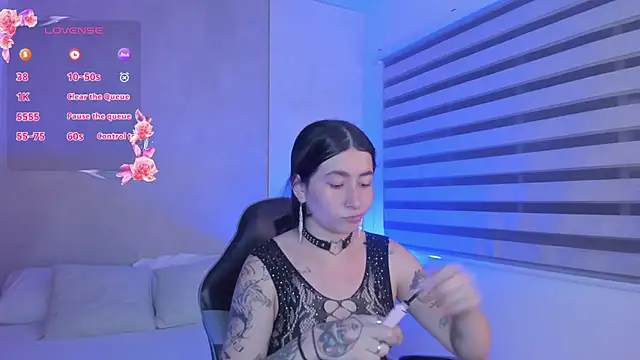 Snapshot of charlottee27_ chatting on 2, 8, 2026 charlottee27 online show from 2, 8, 2026