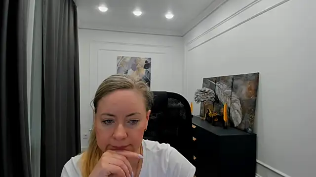 Snapshot of CharlotteKerti chatting on 18, 5, 2026 CharlotteKerti online show from 18, 5, 2026