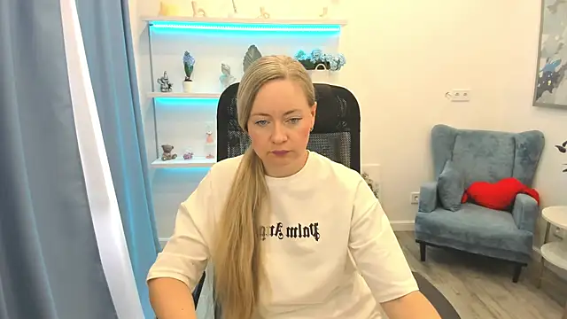 Snapshot of CharlotteKerti chatting on 17, 6, 2026 CharlotteKerti online show from 17, 6, 2026