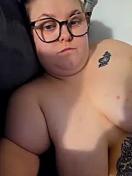 Snapshot of Tallulah-Rose-xoxo chatting on 1, 2, 2026 Tallulah-Rose-xoxo online show from 1, 2, 2026