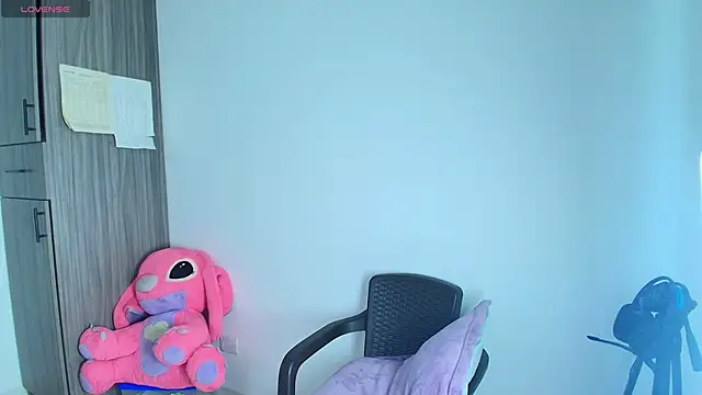 Snapshot of alys_love chatting on 23, 4, 2026 alys love online show from 23, 4, 2026