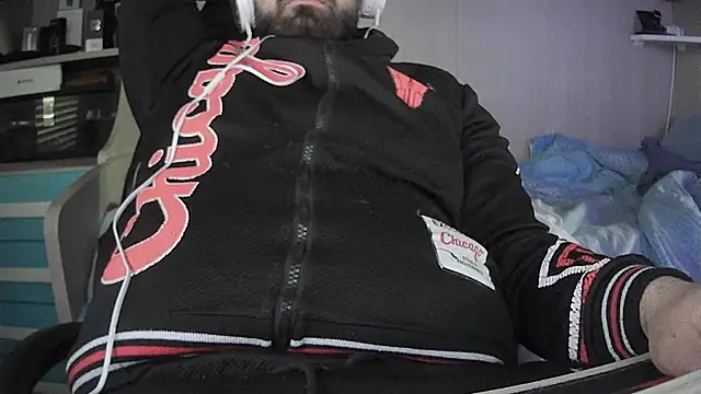 Snapshot of no-name15 chatting on 28, 3, 2026 no-name15 online show from 28, 3, 2026