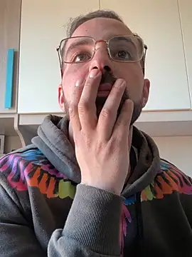 Snapshot of no-name15 chatting on 11, 4, 2026 no-name15 online show from 11, 4, 2026