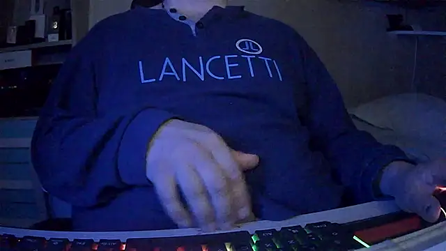 Snapshot of no-name15 chatting on 12, 4, 2026 no-name15 online show from 12, 4, 2026