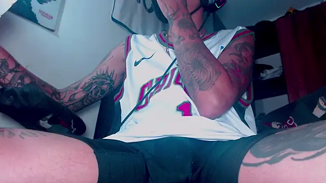 Snapshot of theskateboy chatting on 3, 4, 2026 theskateboy online show from 3, 4, 2026