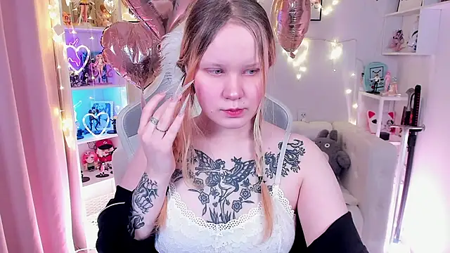 Snapshot of AnnieVibe chatting on 14, 2, 2026 AnnieVibe online show from 14, 2, 2026