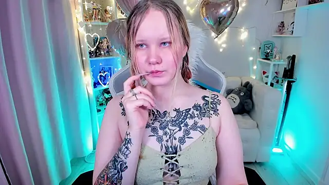 Snapshot of AnnieVibe chatting on 15, 2, 2026 AnnieVibe online show from 15, 2, 2026