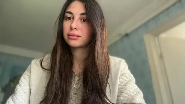 Snapshot of LiluMartiznir chatting on 4, 5, 2026 LiluMartiznir online show from 4, 5, 2026