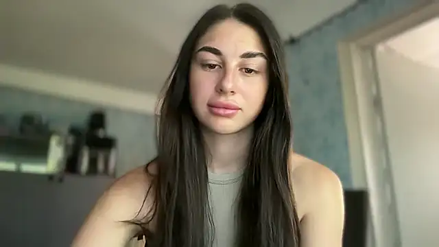 Snapshot of LiluMartiznir chatting on 5, 8, 2026 LiluMartiznir online show from 5, 8, 2026