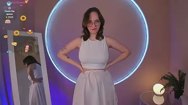 Snapshot of Crystal_lovley chatting on 4, 3, 2026 Crystal lovley online show from 4, 3, 2026