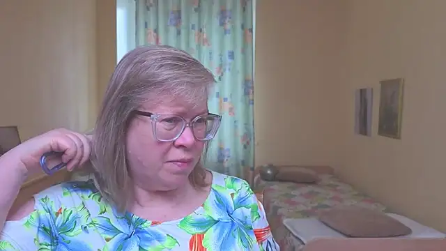 Snapshot of Emma_Eclipsee chatting on 4, 4, 2026 Emma Eclipsee online show from 4, 4, 2026