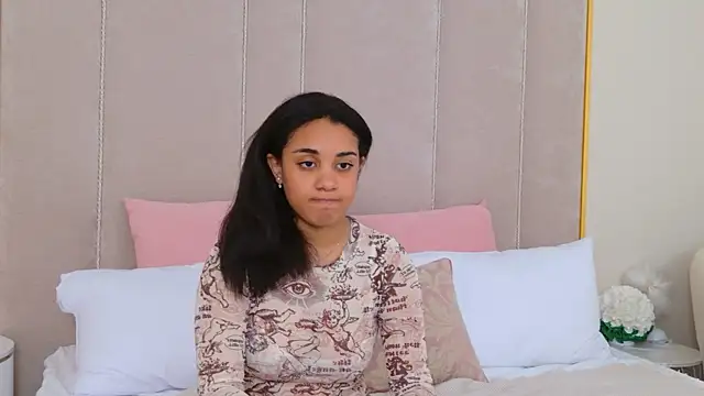 Snapshot of Luna_Cortier chatting on 20, 7, 2026 Luna Cortier online show from 20, 7, 2026