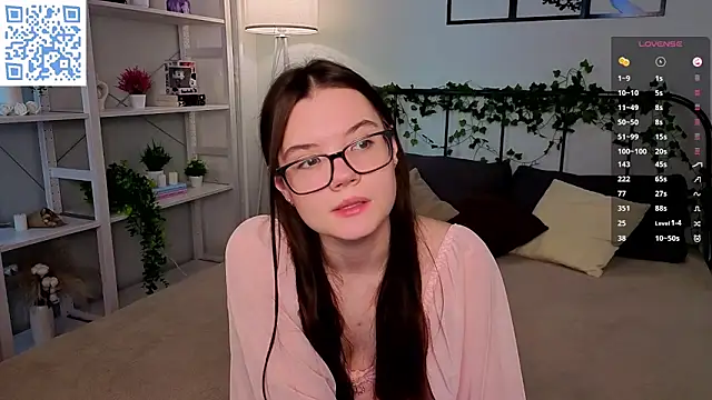 Snapshot of MirthaZien chatting on 10, 4, 2026 MirthaZien online show from 10, 4, 2026