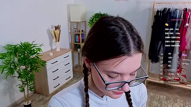 Snapshot of MirthaZien chatting on 13, 4, 2026 MirthaZien online show from 13, 4, 2026