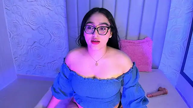 Lya dubois  online show from 4, 7, 2026