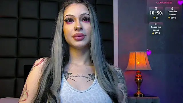 Snapshot of ValerieIce chatting on 4, 4, 2026 ValerieIce online show from 4, 4, 2026