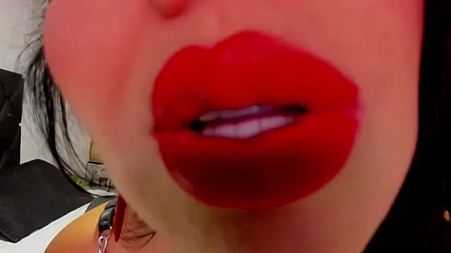 Snapshot of LINDA_BLER chatting on 12, 4, 2026 LINDA BLER online show from 12, 4, 2026