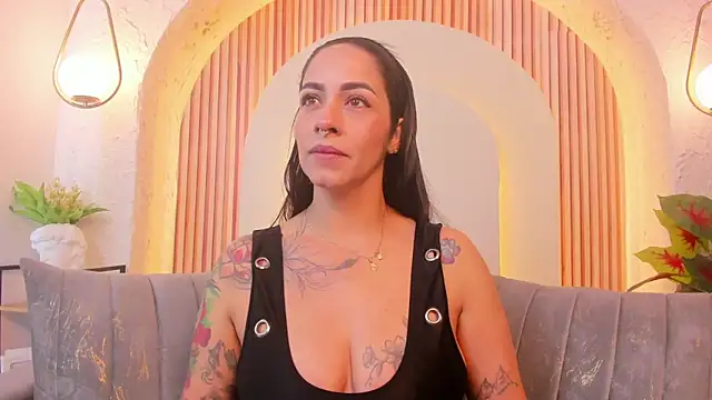 Snapshot of violet_scott_ chatting on 27, 2, 2026 violet scott online show from 27, 2, 2026