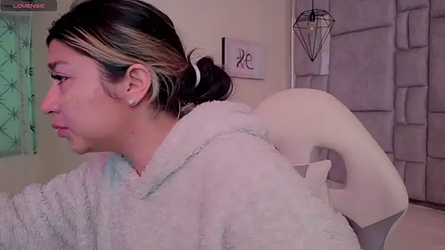 Snapshot of Dahiana_Dmour_ chatting on 24, 6, 2026 Dahiana Dmour online show from 24, 6, 2026
