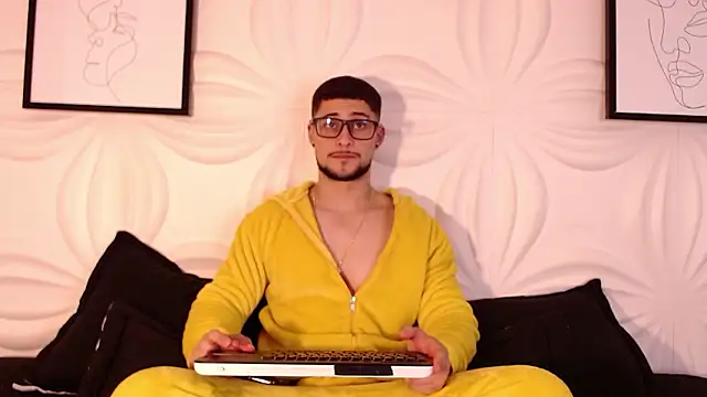 valenssio moretti online show from 13, 3, 2026