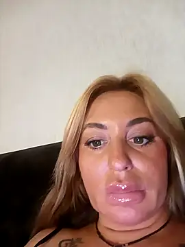 MiaMooly online show from 13, 10, 2025