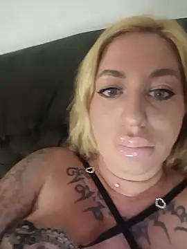 Snapshot of MiaMooly chatting on 4, 6, 2026 MiaMooly online show from 4, 6, 2026