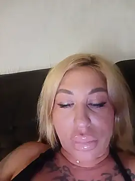 Snapshot of MiaMooly chatting on 18, 6, 2026 MiaMooly online show from 18, 6, 2026
